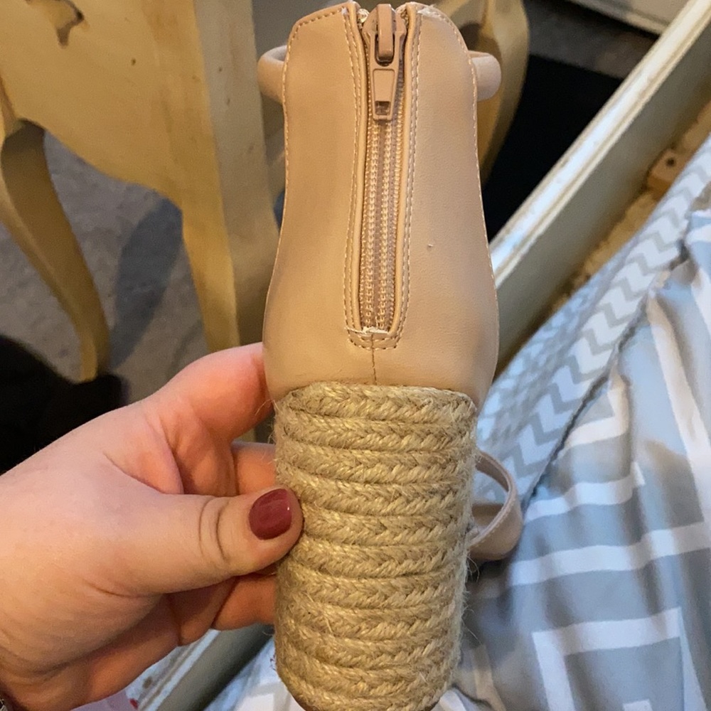 Lulu’s Chunk Heel - Picture 6 of 6
